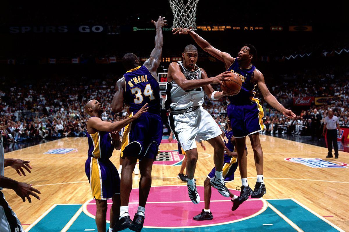 封神！62岁穆帅2射正绞杀64%控球，皇马决定欧冠生死？（62岁穆帅神级逆袭：2次射正克制64%控球，皇马将左右欧冠生死？）