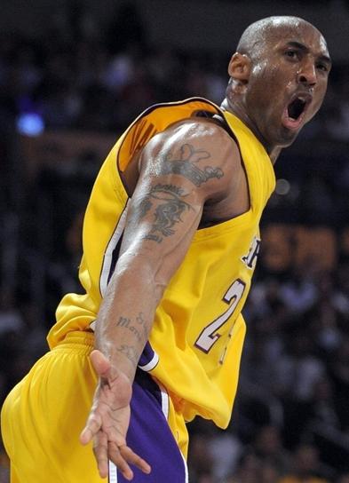 记者：凯恩已决定不在明夏激活解约条款，双方计划续约（记者：凯恩决定明夏不启用解约条款，双方拟续约）