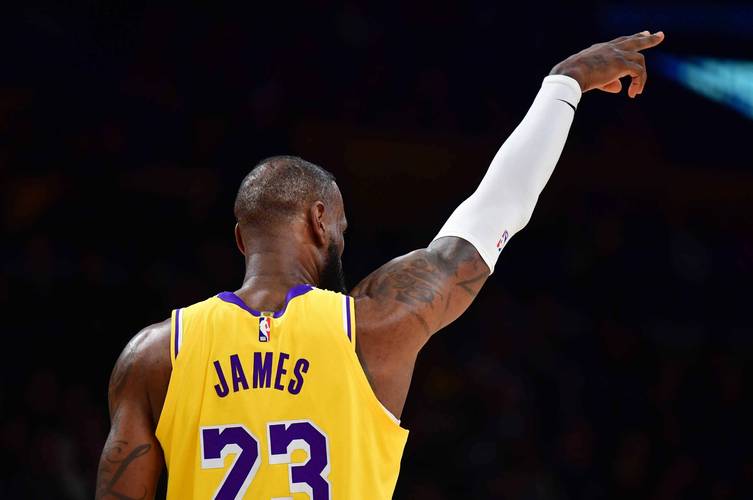 杜兰特关键补篮赢下比赛（杜兰特补篮定胜负）