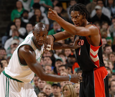 半场战报：博洛尼亚1-2克雷莫内塞，奥尔索利尼点射，瓦尔迪、帕耶罗破门（半场战况：博洛尼亚1-2落后克雷莫内塞，奥尔索利尼点球命中，瓦尔迪与帕耶罗先后破门）