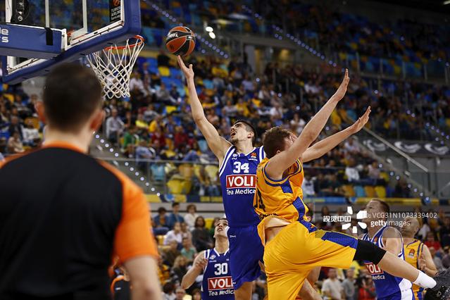 马特乌斯：我和马拉多纳就像梅西和C罗，但我们场外相处更多（马特乌斯：与马拉多纳是梅罗式对手，但场外互动更频繁）