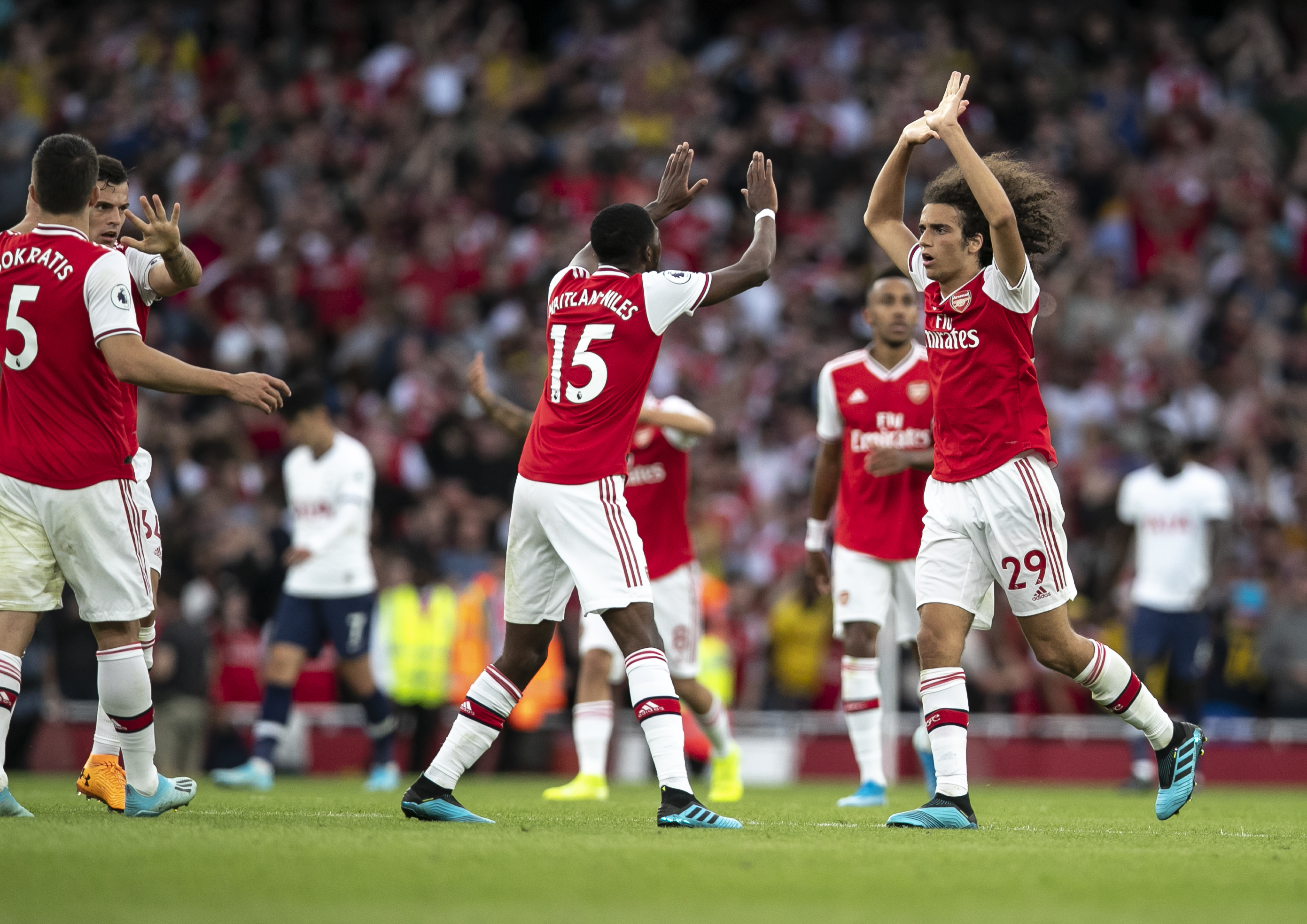 这一球让全队士气爆棚（这一球瞬间点燃全队斗志）