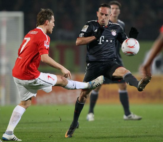 火箭哈登末节爆发连得15分（火箭核心哈登末节发威 连拿15分）