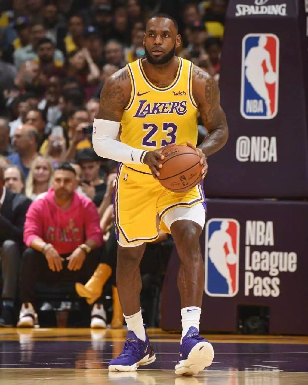 德转比甲身价前10：措利斯3000万欧第1，小斯坦科维奇上榜（德转盘点比甲身价前十：措利斯以3000万欧居首，小斯坦科维奇入围）