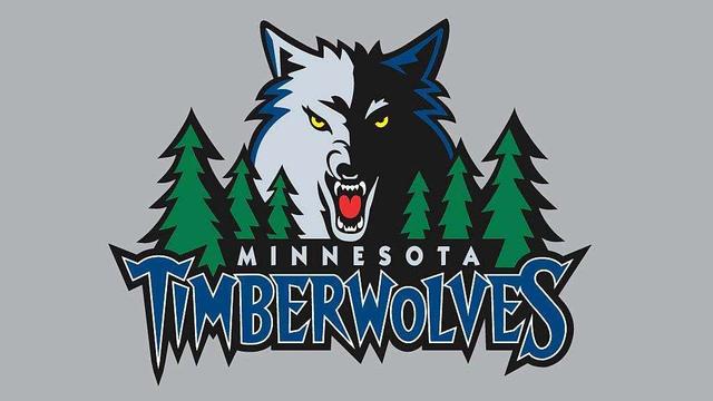 阿森纳客场2-1战胜阿斯顿维拉，维拉绝杀，阿森纳争冠形势艰难。（阿森纳客场2-1击败阿斯顿维拉，维拉读秒绝杀，枪手争冠前景堪忧）