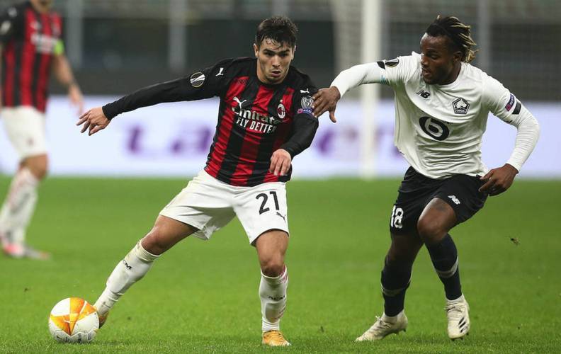 足球战术的新趋势：全能化（全能化引领足球战术新风向）