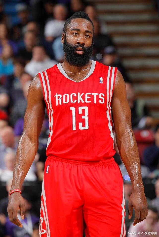 山东男篮上半场强势领先（山东男篮半场占据明显优势）