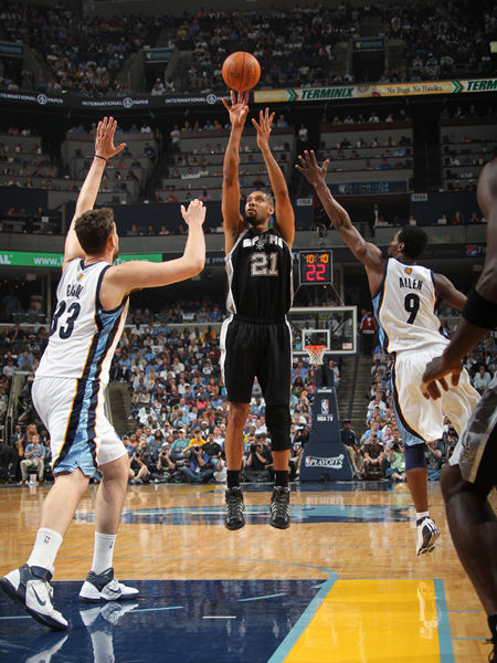 区域防守在足球战术中有什么作用，现在跟原来有哪些不同？（足球战术中的区域防守：作用解析与演变对比）