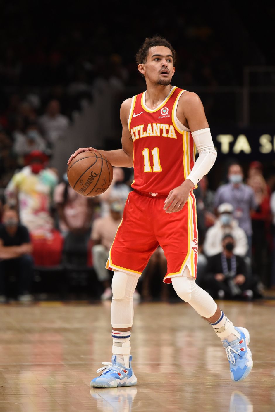 火箭状元秀哈登带队险胜国王（状元秀哈登率领火箭险胜国王）